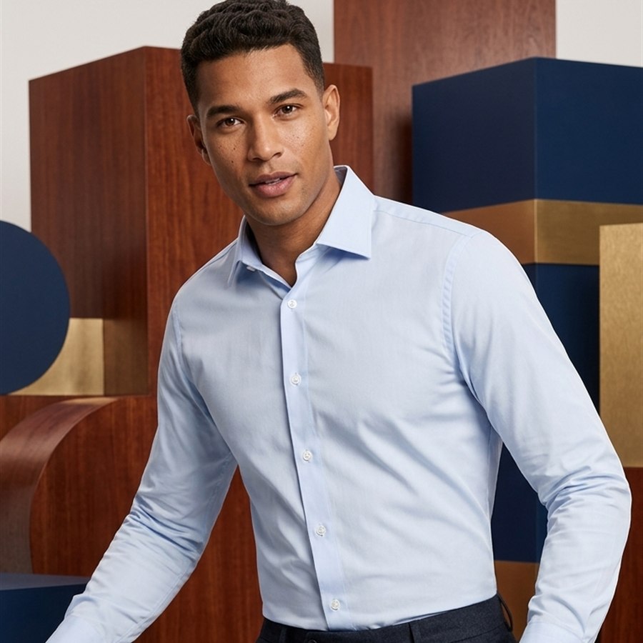 Homem vestindo camisa social azul da Social Modas